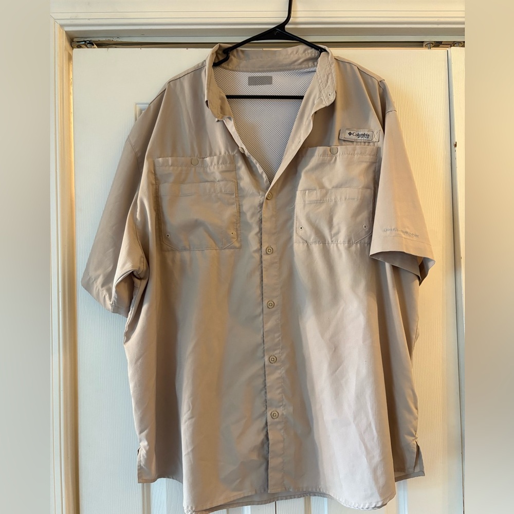 Men’s Columbia shirt